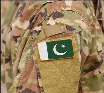 पाकिस्तानी फ़ौज की ‘राजनीतिक ताक़त’ के तौर पर पहचान: वजह और प्रभाव  